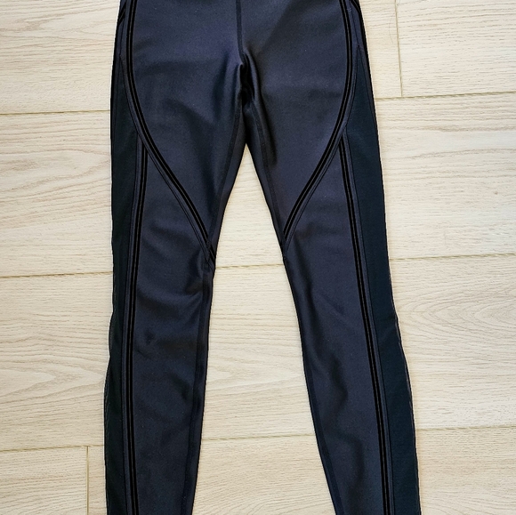 Alo Yoga Mesh Line Up Leggings - Picture 5 of 7